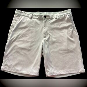 Light heathered gray Greg Norman men’s golf shorts. Sz 38, great condition.